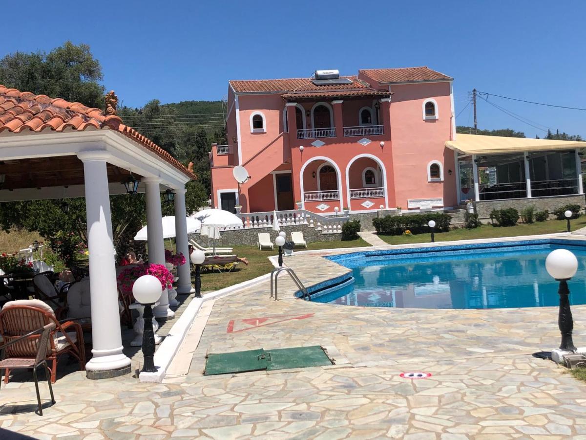 Regina Nina Hotel Vasilátika Екстериор снимка