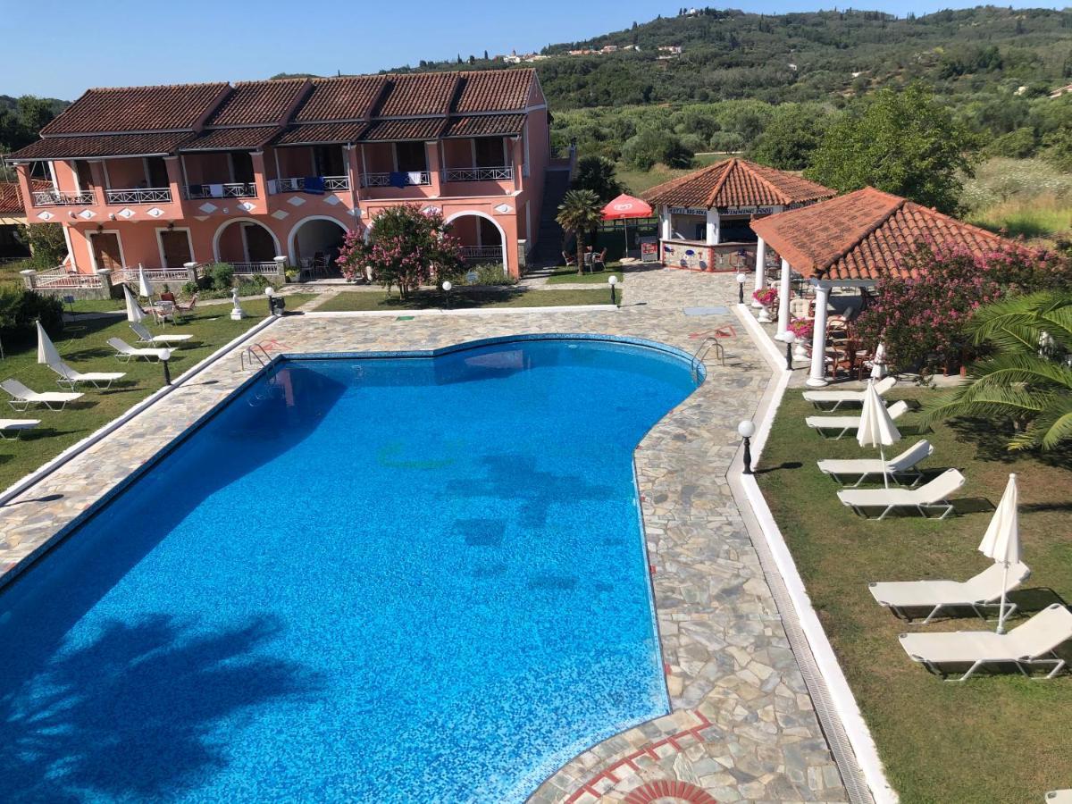 Regina Nina Hotel Vasilátika Екстериор снимка
