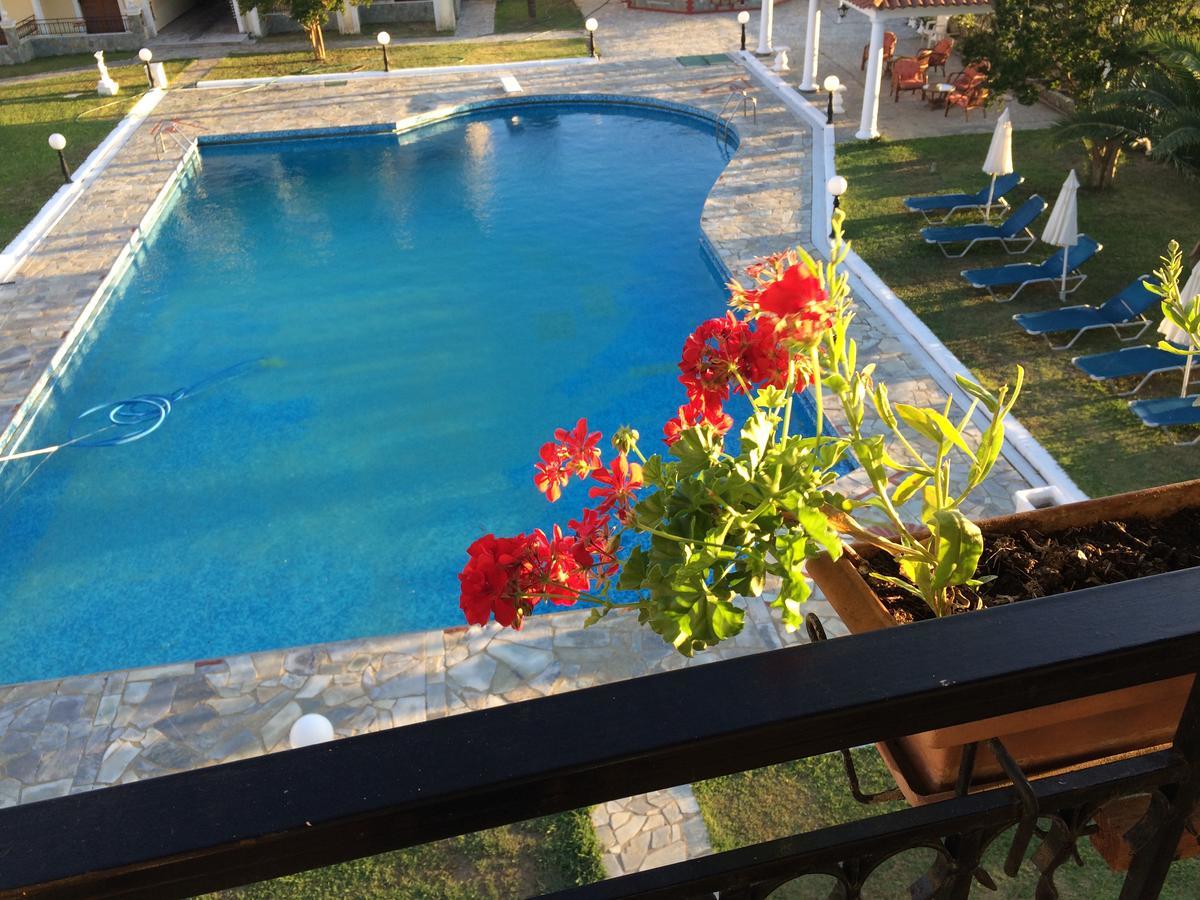 Regina Nina Hotel Vasilátika Екстериор снимка