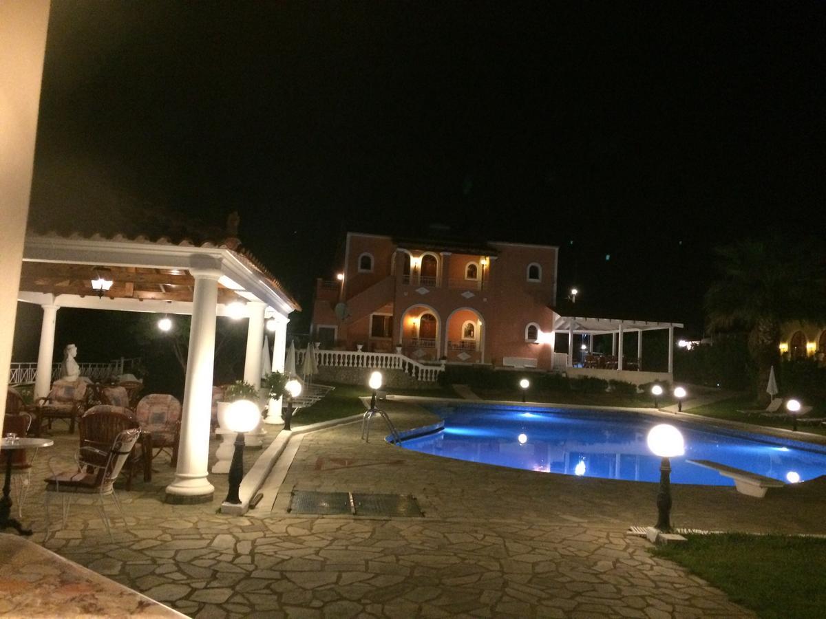 Regina Nina Hotel Vasilátika Екстериор снимка