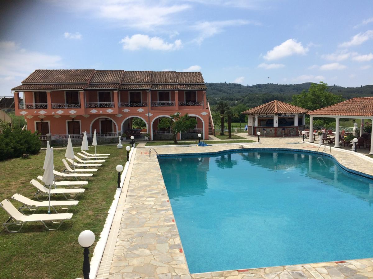 Regina Nina Hotel Vasilátika Екстериор снимка